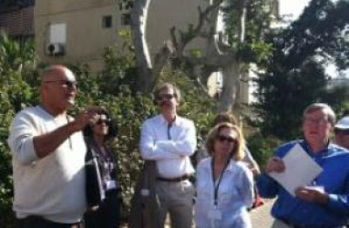 roni_tzabari_and_boston_delegation_at_jaffa_g_small.jpg